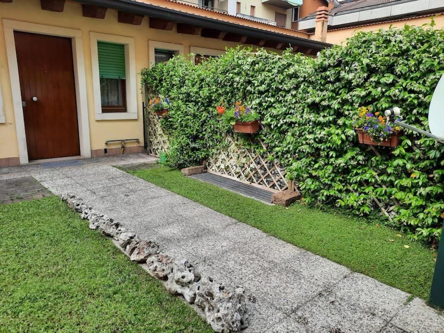La Casa Di Davide Con Giardino E Garage Lägenhet Verona Exteriör bild