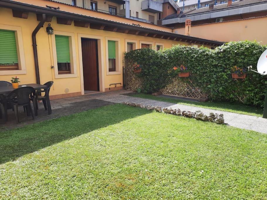La Casa Di Davide Con Giardino E Garage Lägenhet Verona Exteriör bild