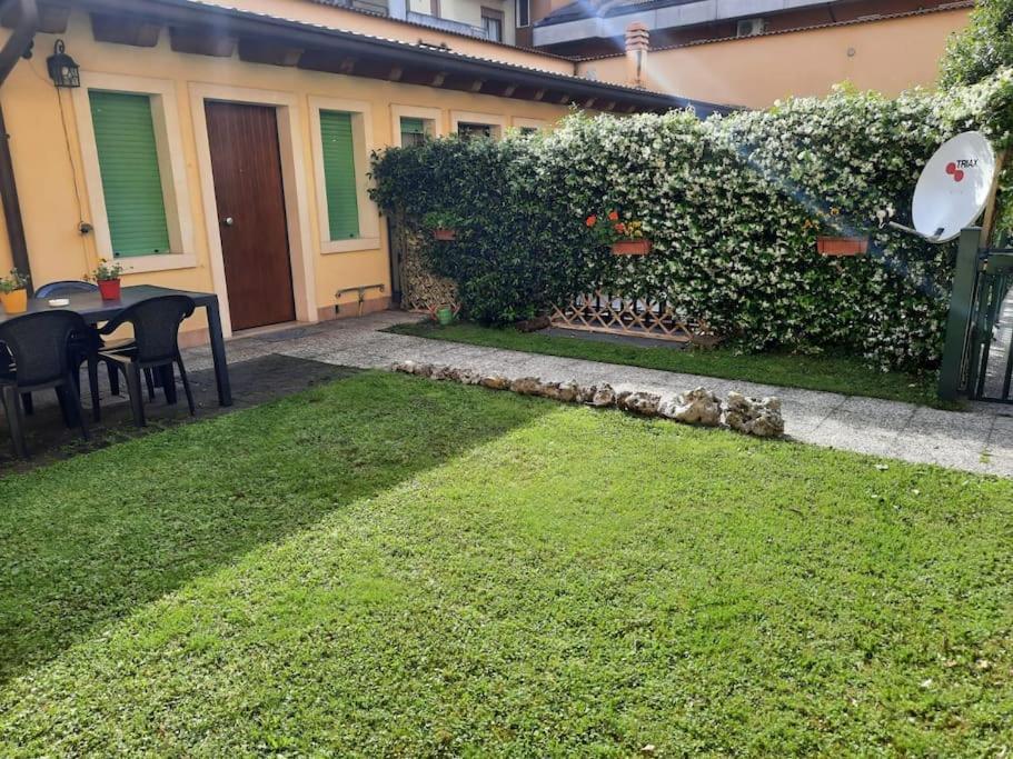 La Casa Di Davide Con Giardino E Garage Lägenhet Verona Exteriör bild